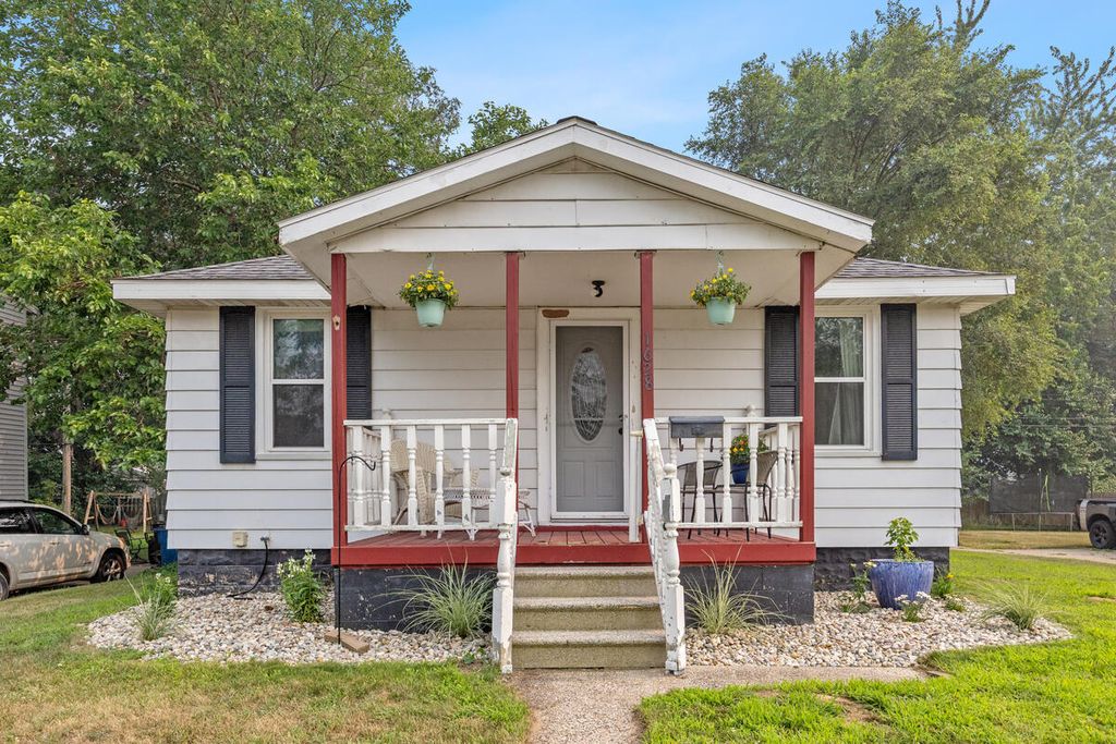 1628 Pennoyer Avenue, Grand Haven city