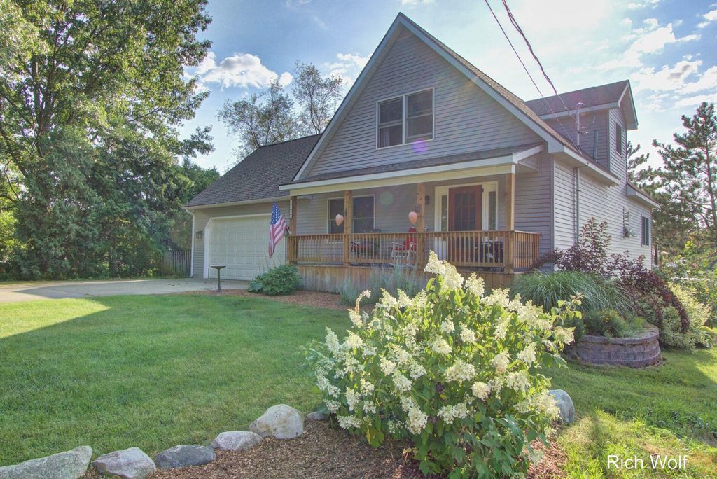 8611 Mohawk Trail, Winfield township