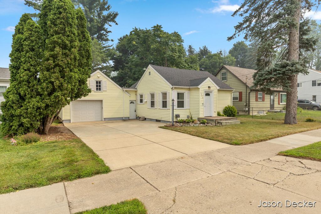 1524 Downey Street, Lansing city