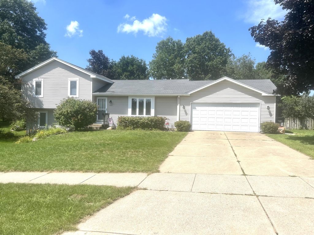 1421 Hollow Ridge Drive Ne, Rockford city