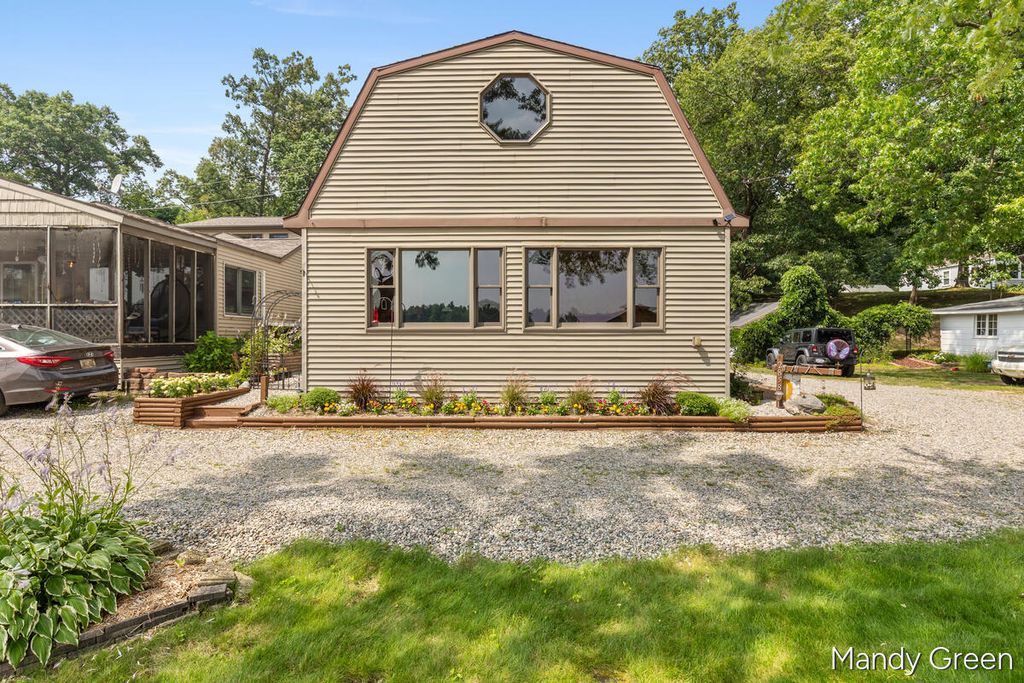 2858 Hall Street, Orleans township