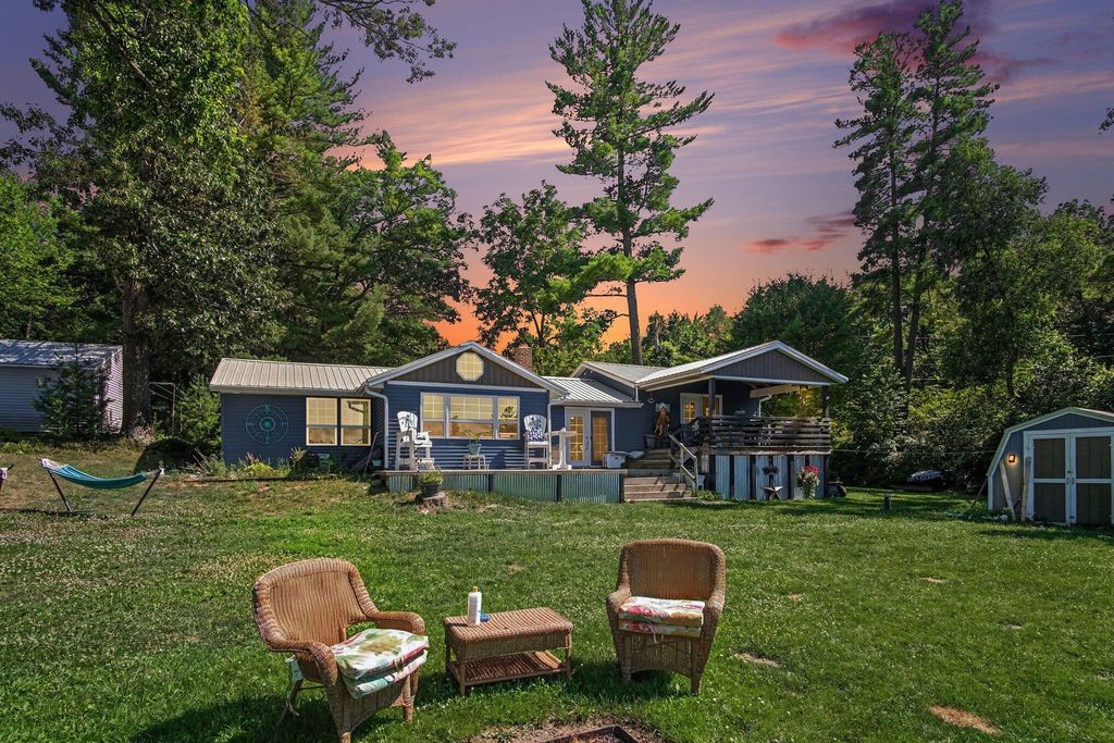13311 Sandyside Drive, Oakfield township