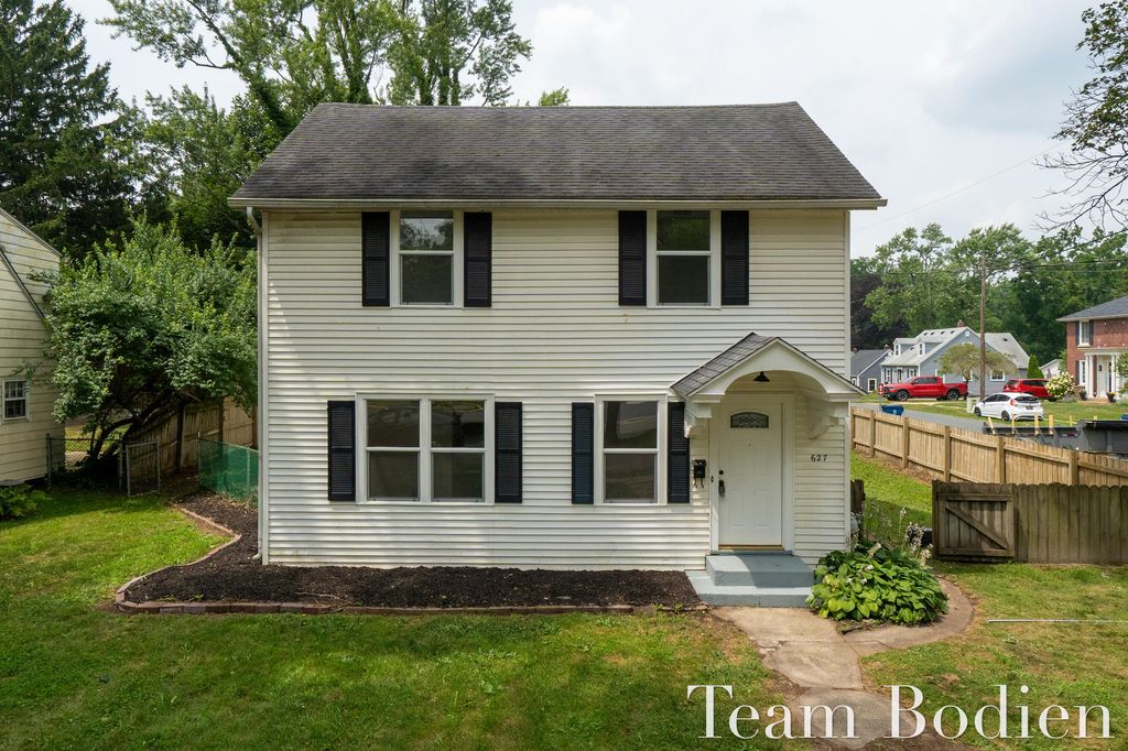 627 Pinehurst Boulevard, Kalamazoo charter township