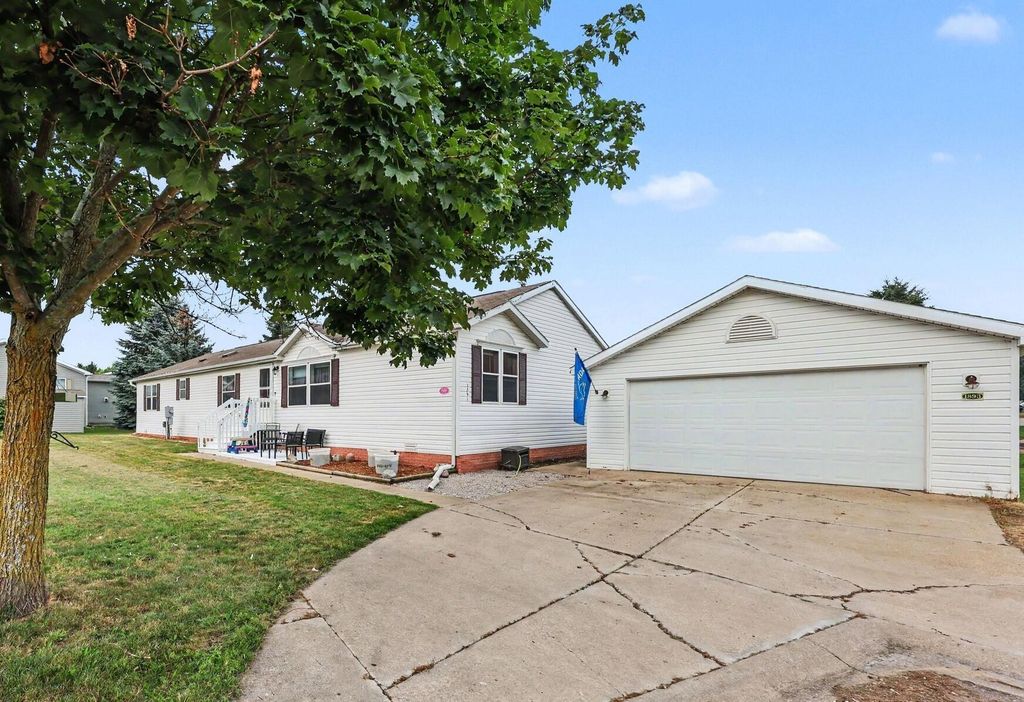 1893 Lanark Court, Grass Lake charter township