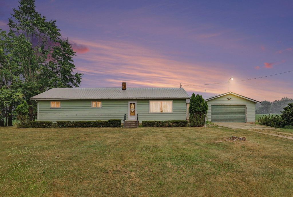 524 Hubbell Road, Orleans township
