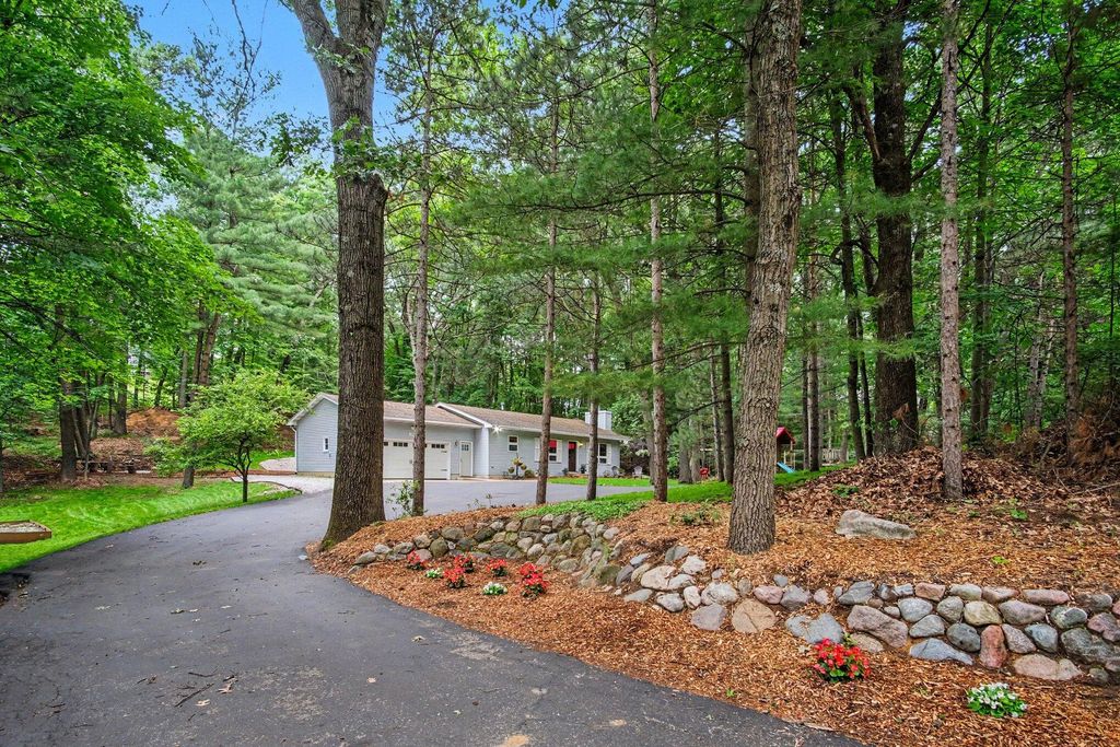 6069 Stout Creek Avenue Ne, Cannon township