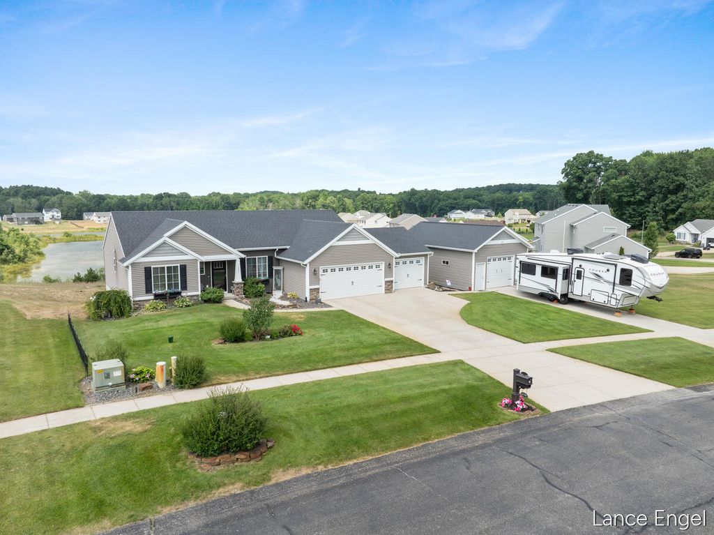 11797 Crystal Ridge Drive Ne, Algoma township