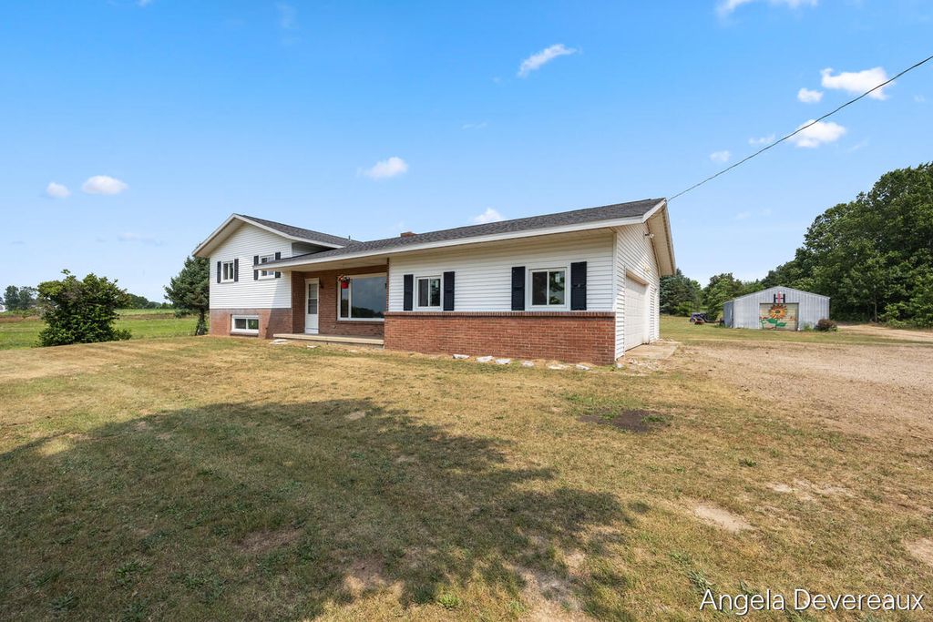 2637 17 Mile Road, Tyrone township