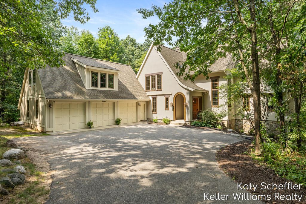 6065 W Back Forty Drive Ne, Cannon township