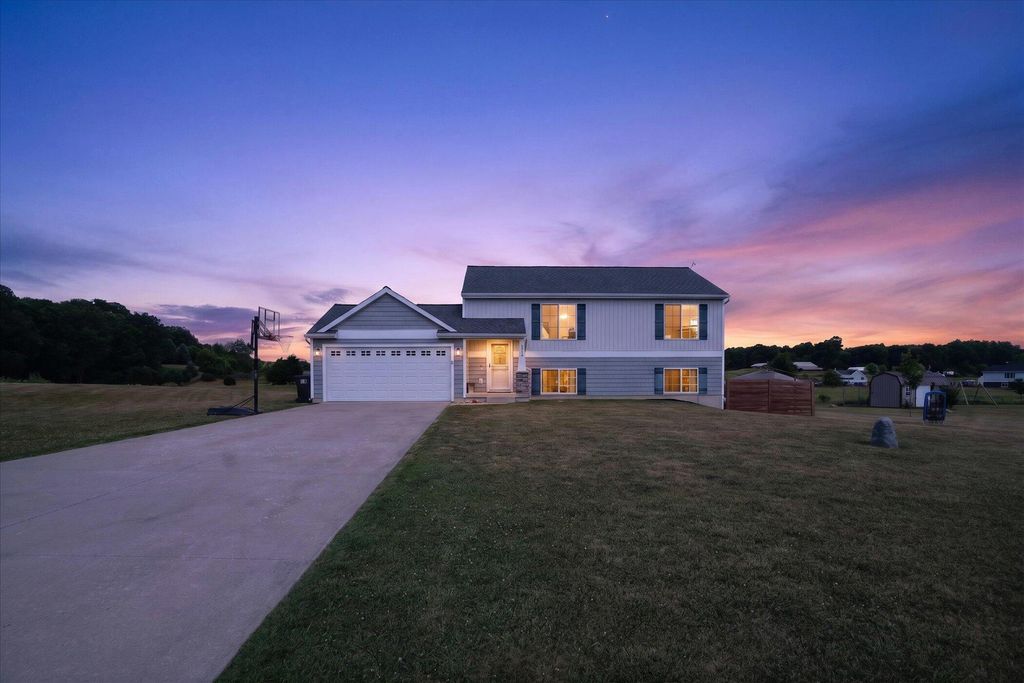 2864 Fawn Cove Avenue, Irving township