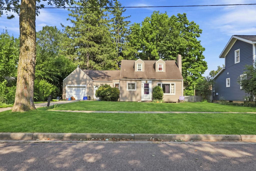 617 East Street, Three Rivers city
