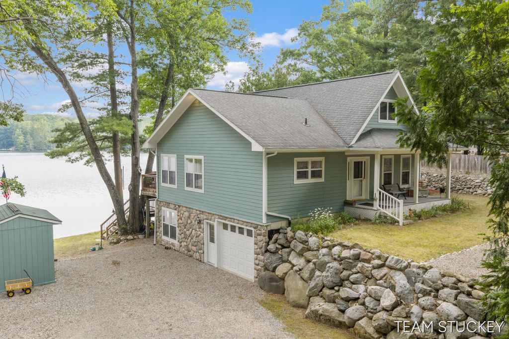 8583 N Homestead Circle, Elk township