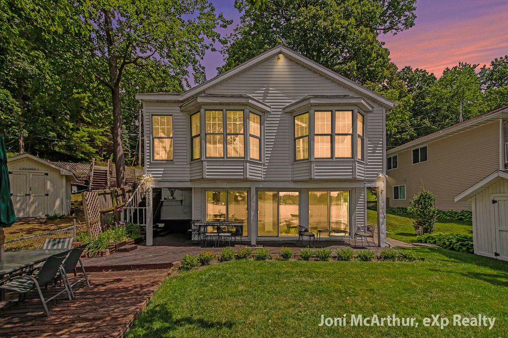 11613 Orchard Park Drive Ne, Algoma township