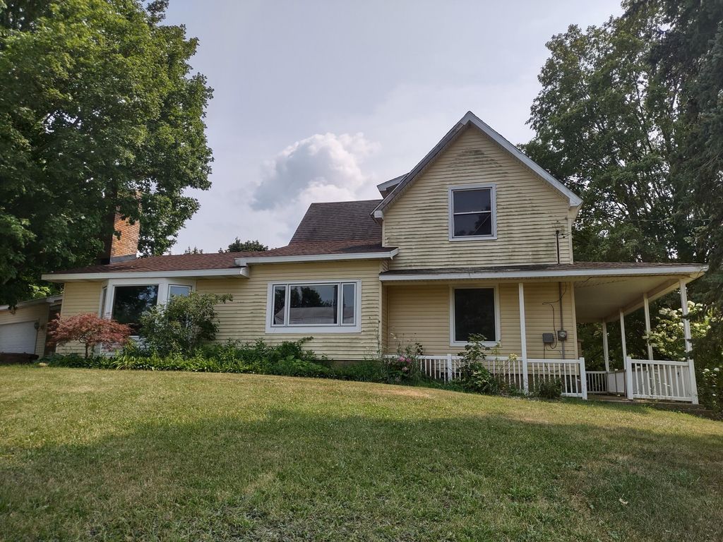 4389 9th Street, Leighton township
