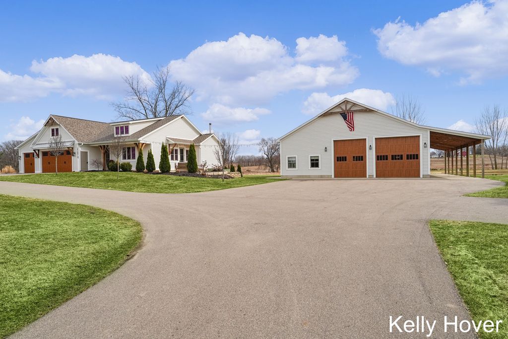 484 8th Avenue Sw, Jamestown charter township