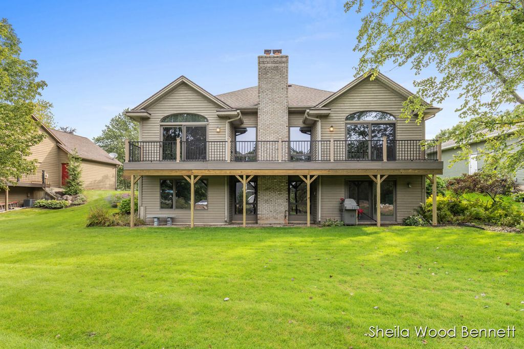 7023 Camelback Drive Ne, Rockford