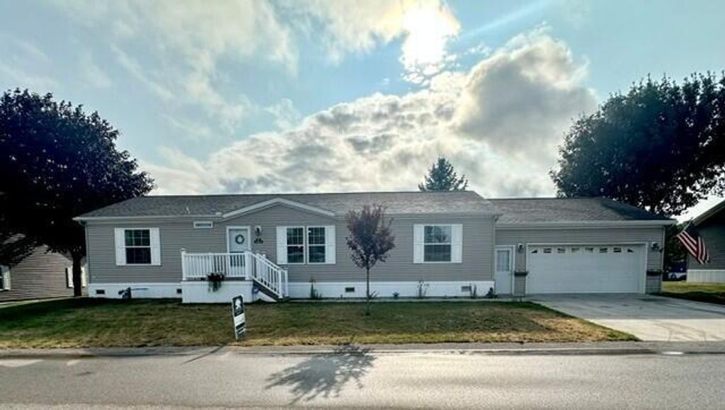 13763 Shamrock Lane, Solon township
