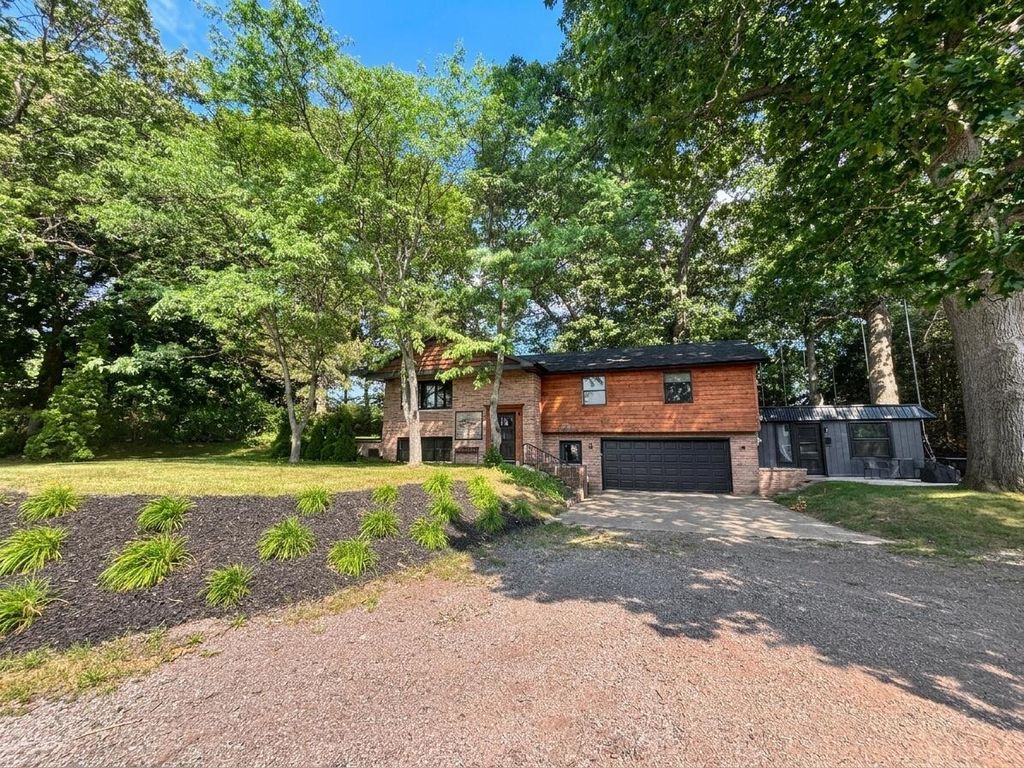 17500 N Fruitport Road, Spring Lake