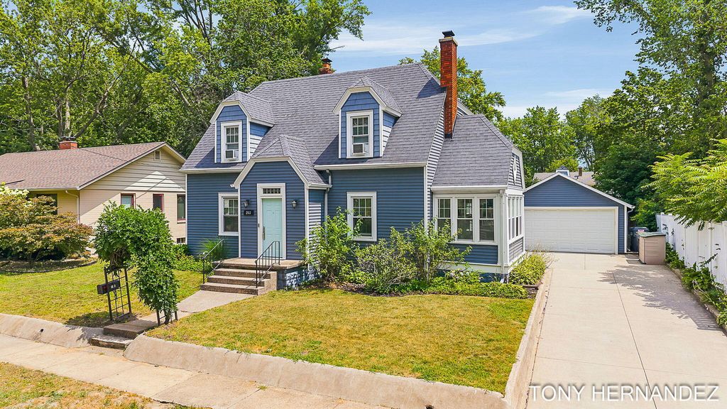 263 Cherry Court, South Haven