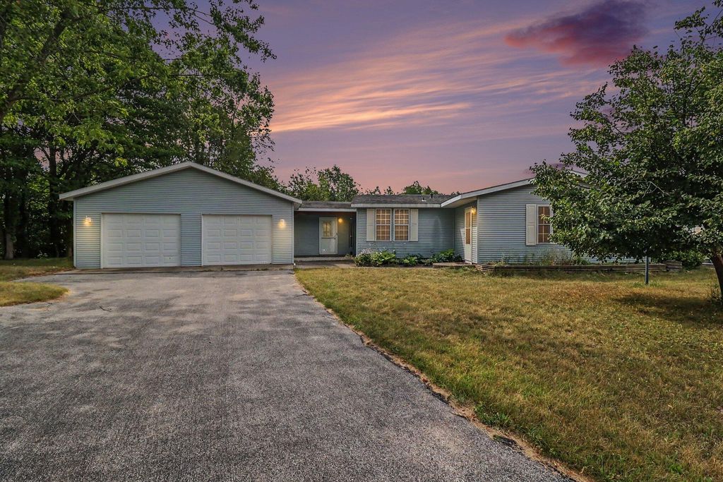 6809 W Deer Road, Golden township