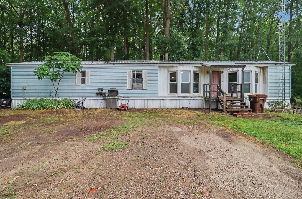 14372 Deaner Road, Winfield township