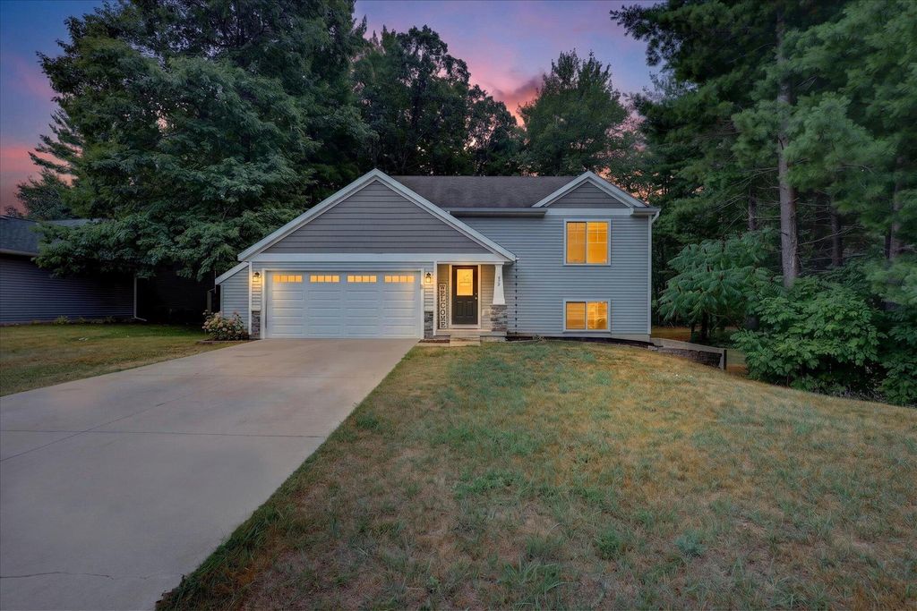 728 W River Hills Court, Newaygo city