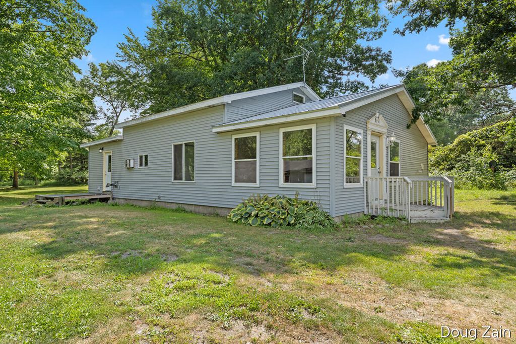 10680 15 Mile Road Ne, Oakfield township