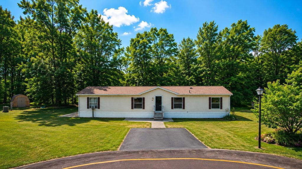 513 E Rainbow Road, Newaygo city