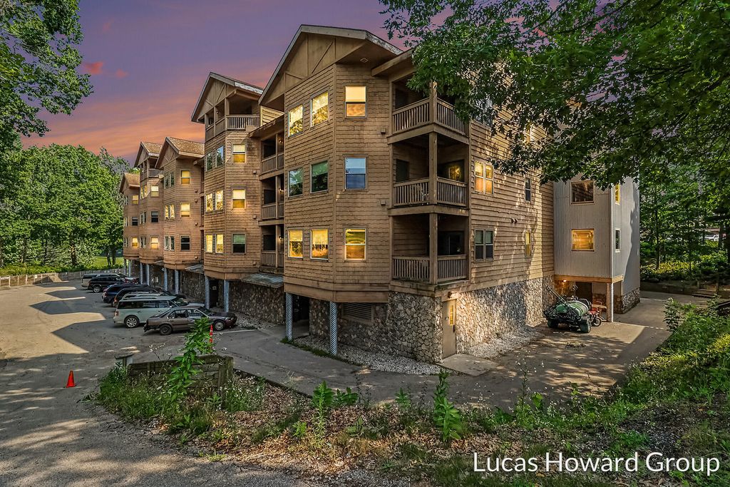 5900 S Water Road Unit: 113, Rothbury