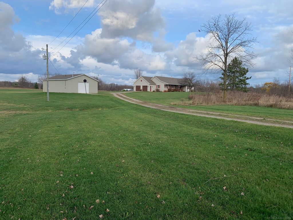 2665 E Moore Road, Ashland township