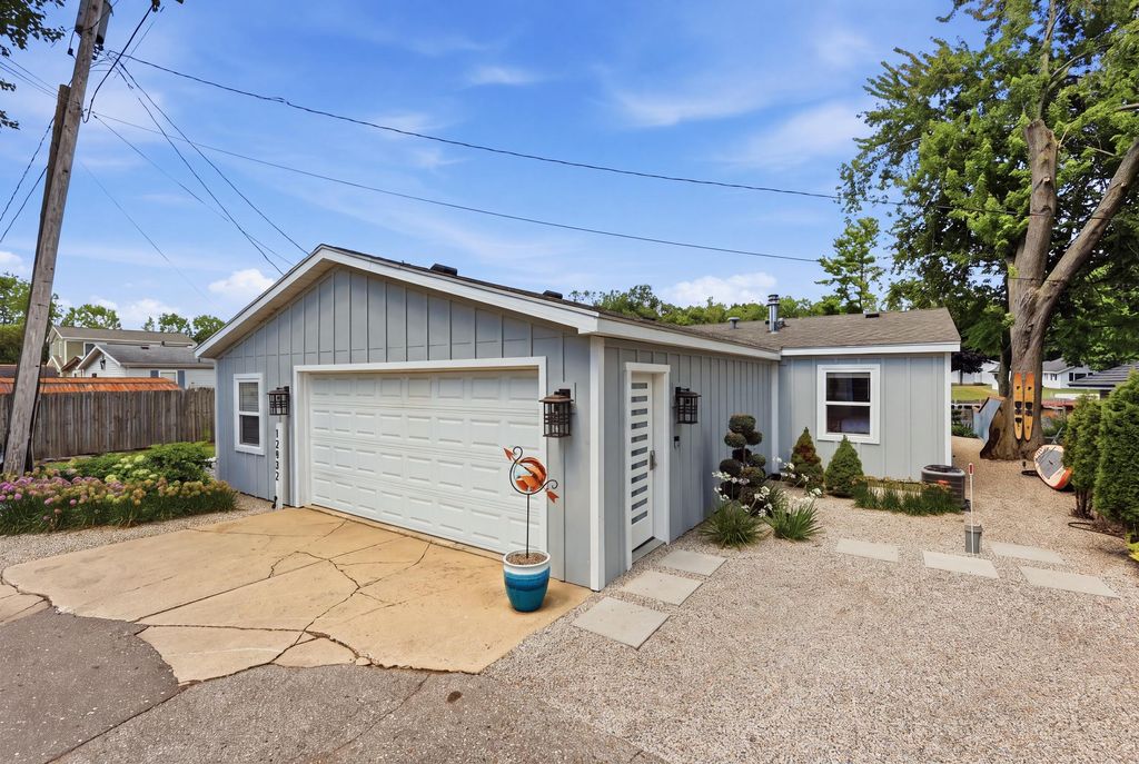 12932 Hazel Drive, Yankee Springs township