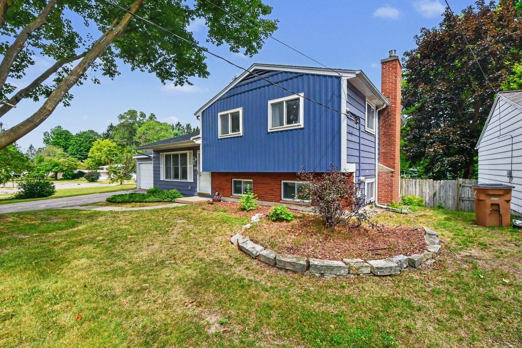 8364 Atlanta Drive Ne, Cannon township