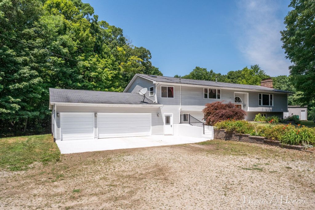 7011 E 128th Street, Ensley township