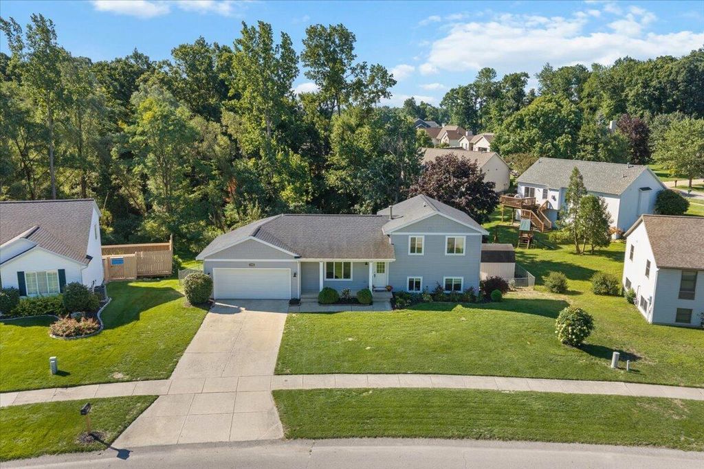 1338 Scott Creek Drive Ne, Plainfield charter township
