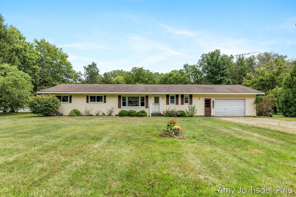 4547 Wellman Road, Sandstone township