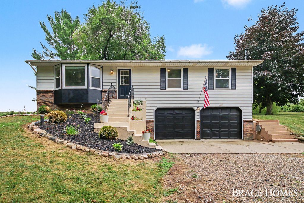2880 15 Mile Road Nw, Sparta township
