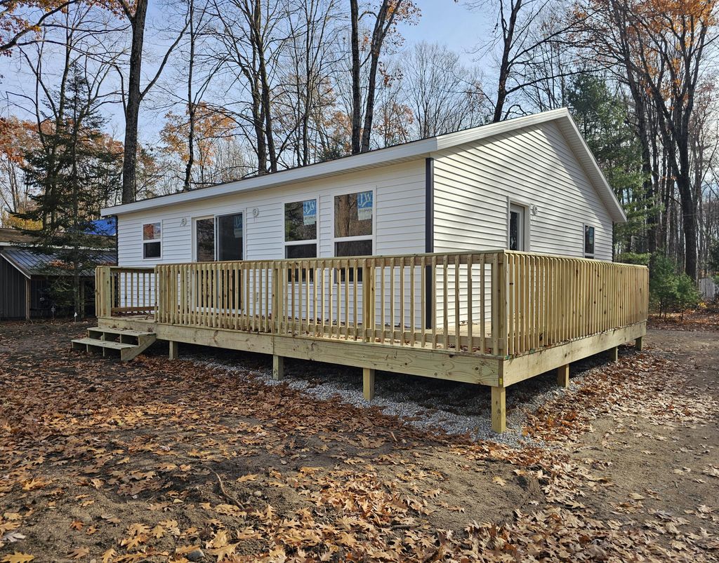 8478 Vista Drive, Brooks township