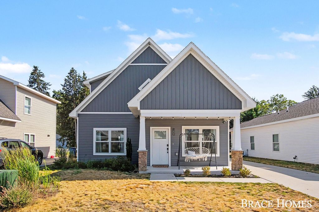 1808 Robinson Street, Grand Haven city