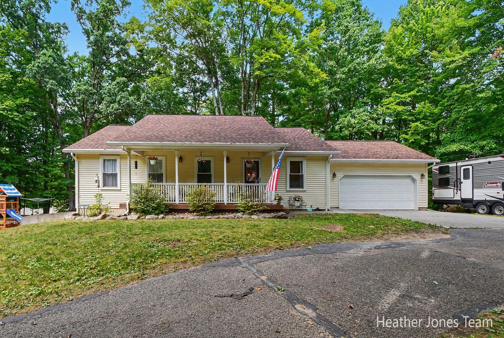 6936 Schmeid Road, Cato township