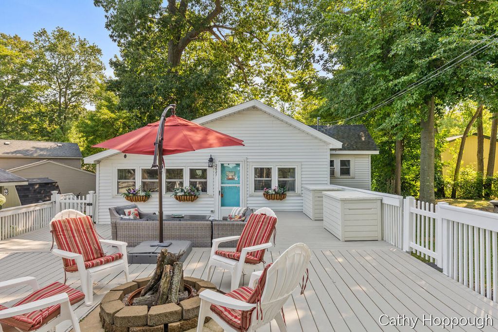 2621 Lansing Street, Crystal township