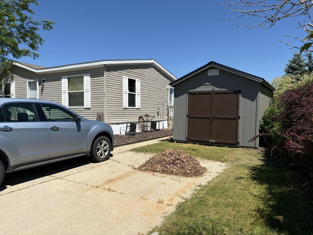 360 E Tuttle Road Unit: 212, Ionia township