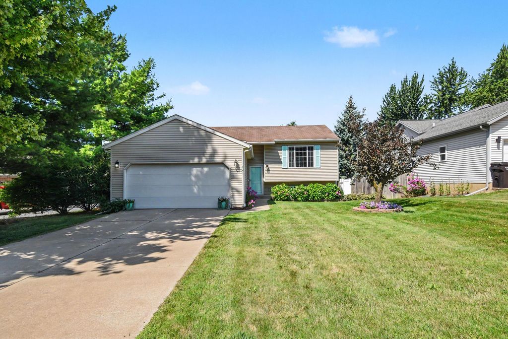 421 Macomb Avenue Nw, Walker city