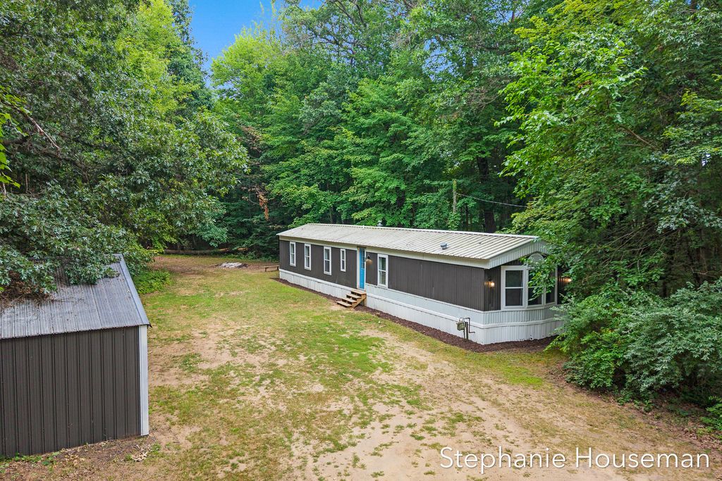 8394 Nugent Avenue Ne, Grattan township