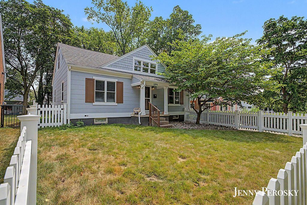 1044 Breton Road Se, East Grand Rapids city