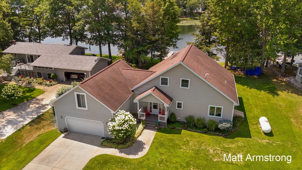8563 Lynwood Lane, Martiny township