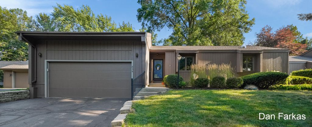 834 Brook Village Court, Holland