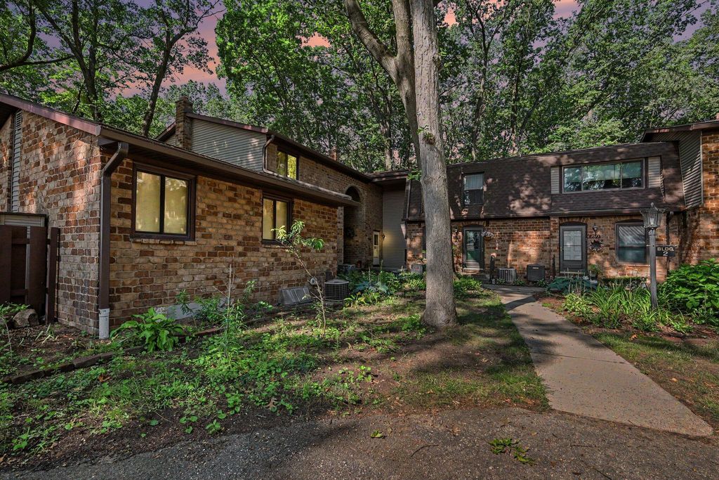 2579 Chatham Woods Drive Se, Grand Rapids