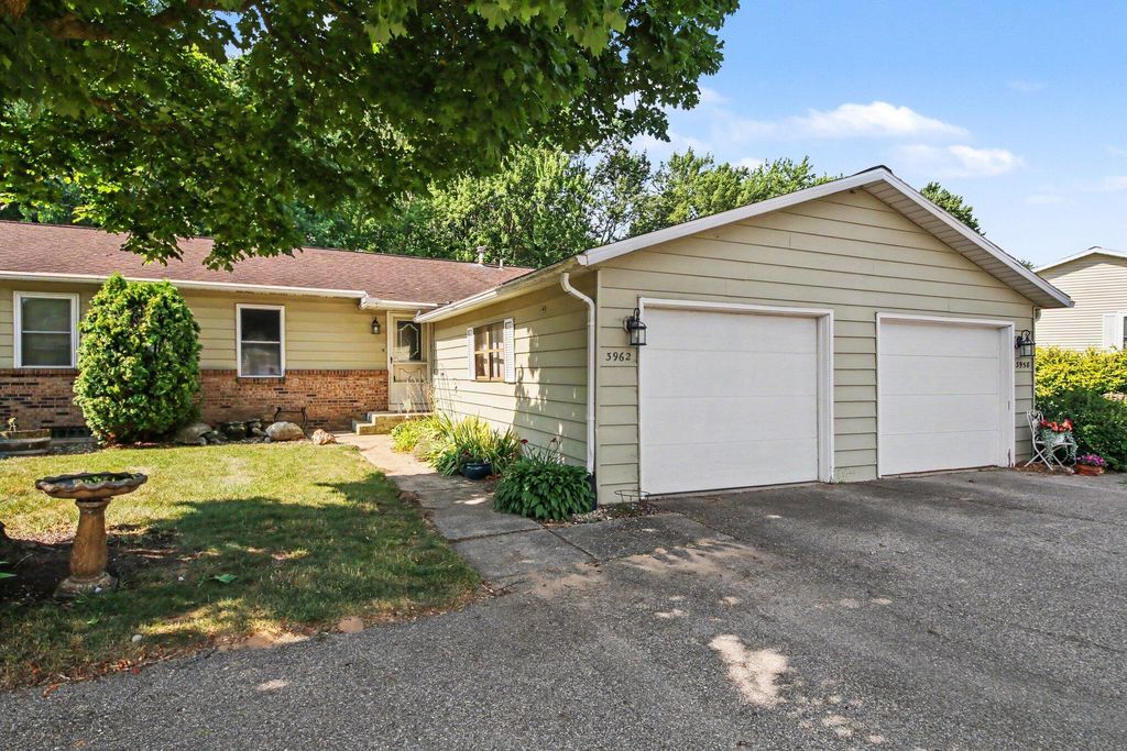 3962 Monte Carlo Court Se Building: . Unit: 9, Kentwood