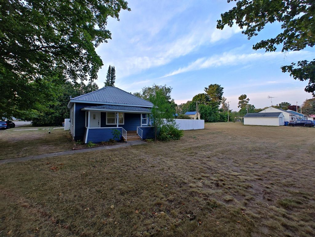 301 E Angel Avenue, Unknown City