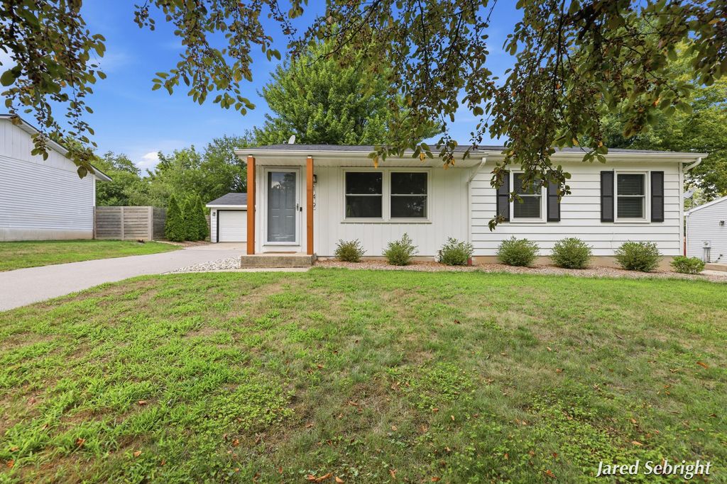 149 Loch Lomond Avenue Ne, Grand Rapids charter township